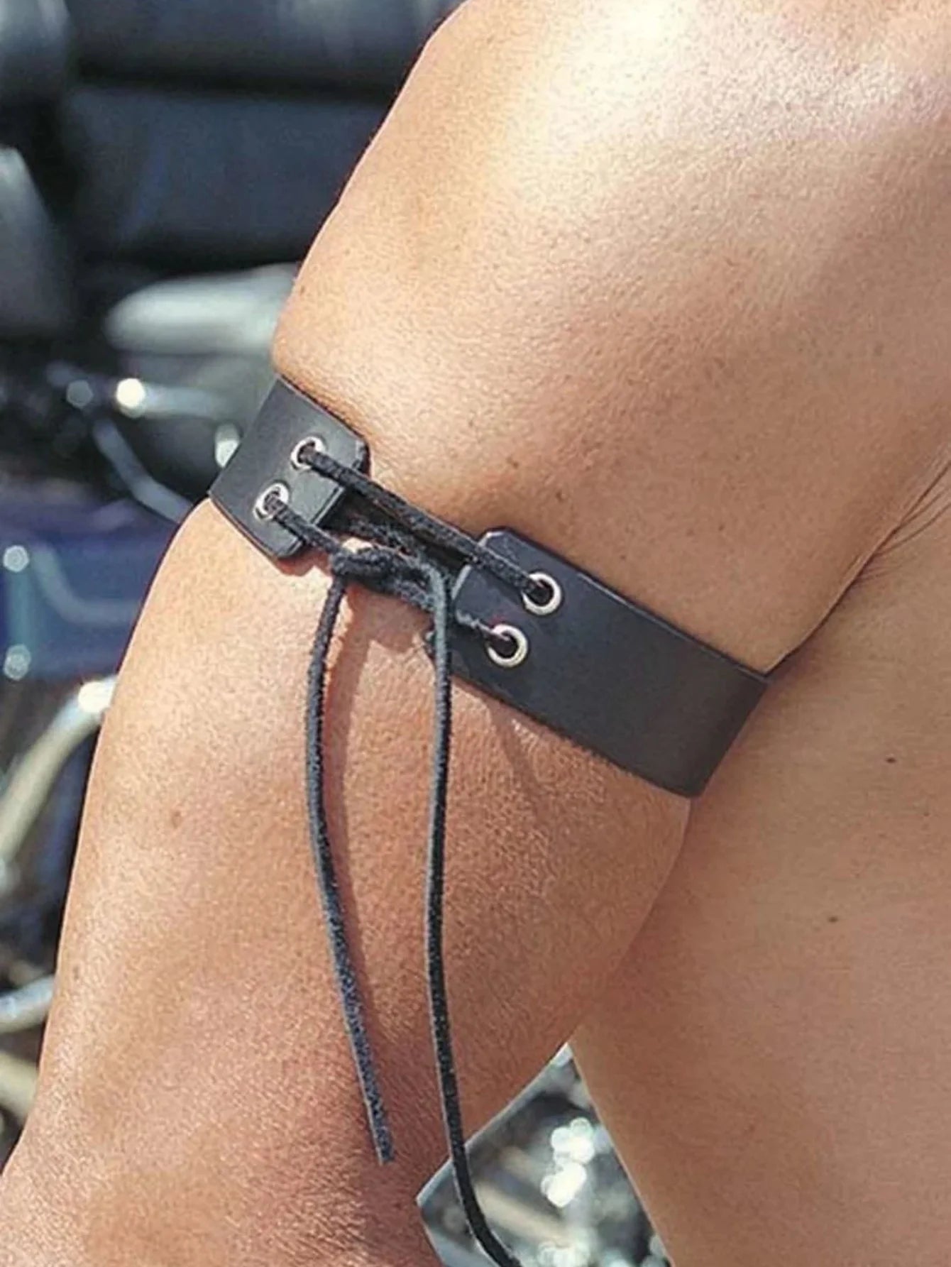 ✦ TOKYONOIR Gothic Arm Band