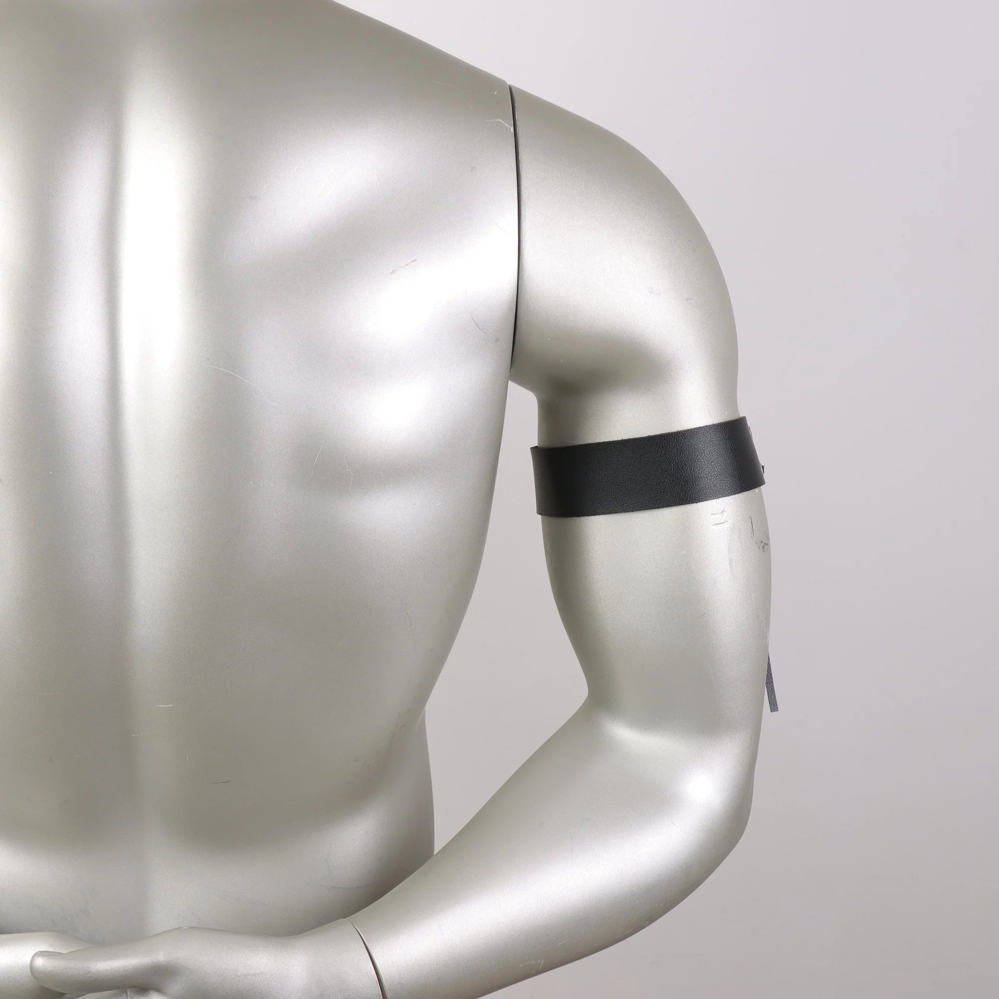 ✦ TOKYONOIR Gothic Arm Band